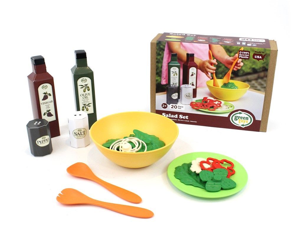 juego para hacer una ensalada con verdura cubiertos, bol y aliño. Packagin del juego