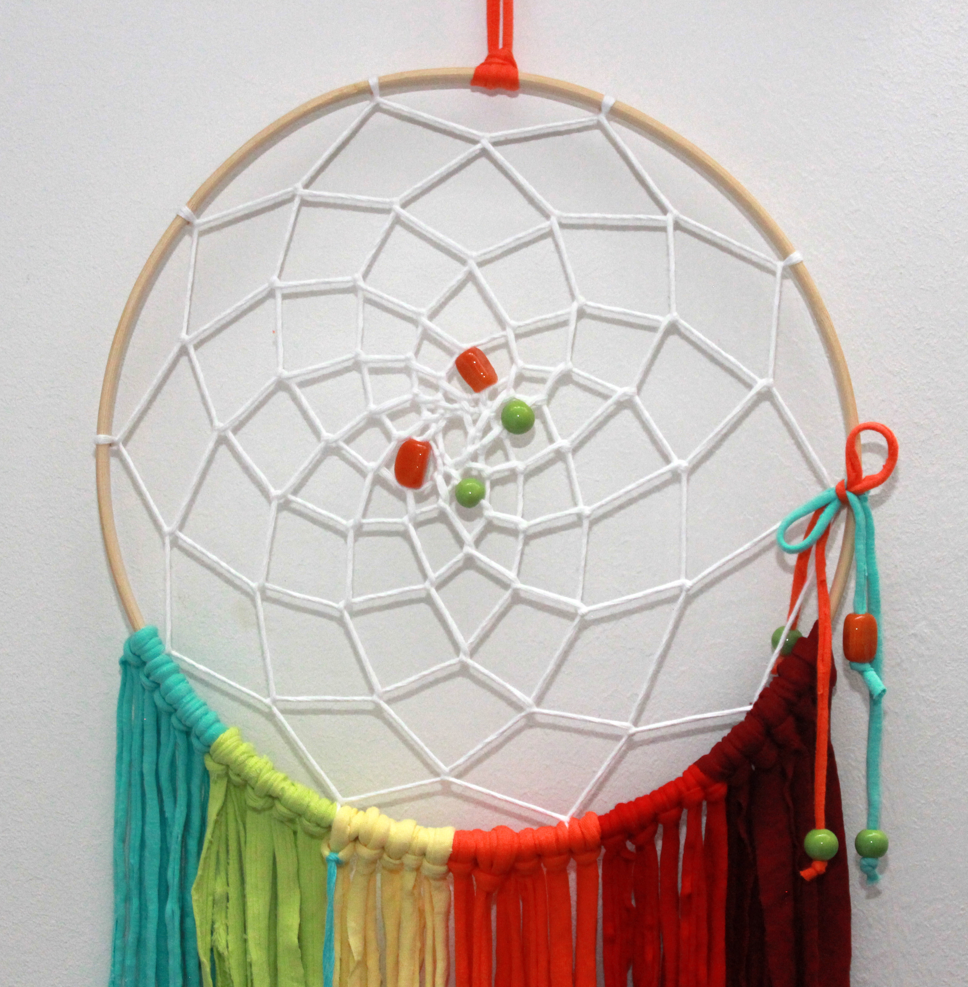 Artesanas / ilO handmade / Atrapasueños ARCOÍRIS (aro 26 cm.)