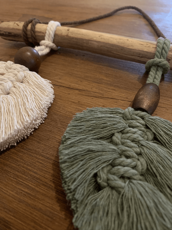 Artesanas / ilO handmade / Hoja Macramé Duo Palma Crudo y Verde