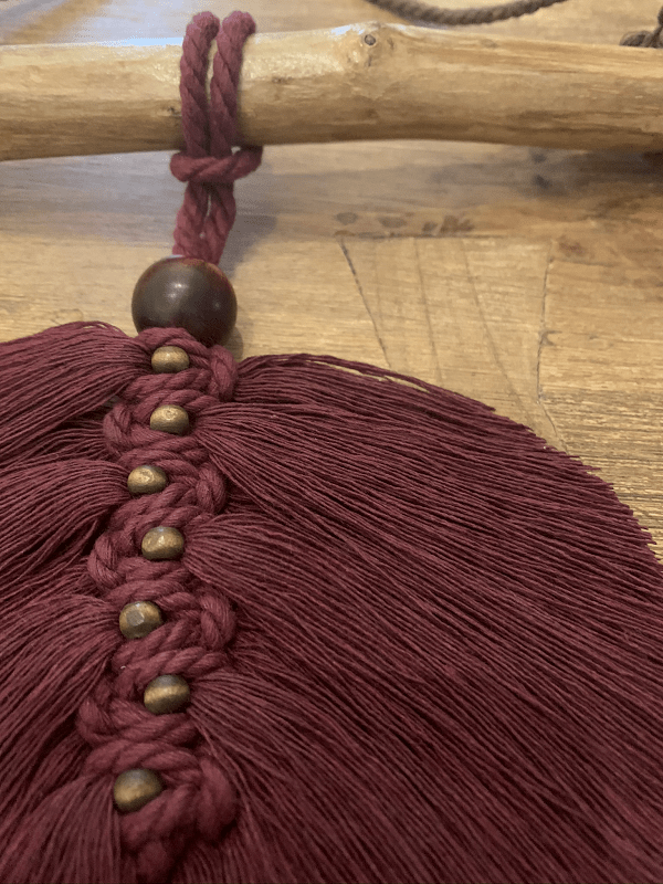 Artesanas / ilO handmade / Hoja Macramé Grande Granate con adorno