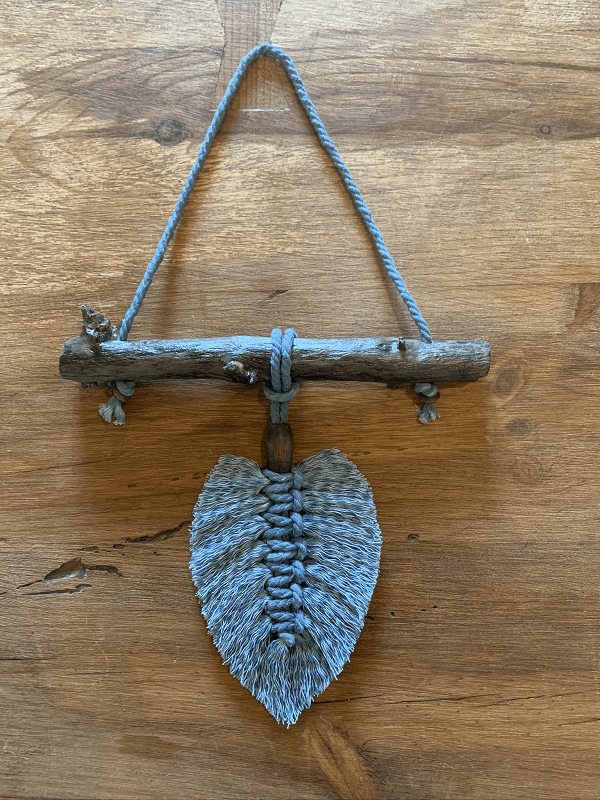 Artesanas / ilO handmade / Hoja Macramé Pequeña Azul