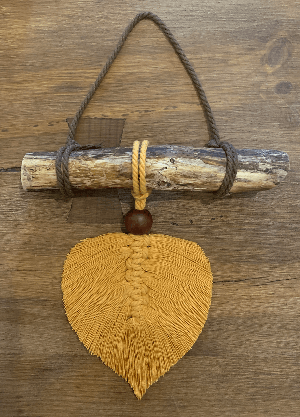 Artesanas / ilO handmade / Hoja Macramé Pequeña Mostaza Palma