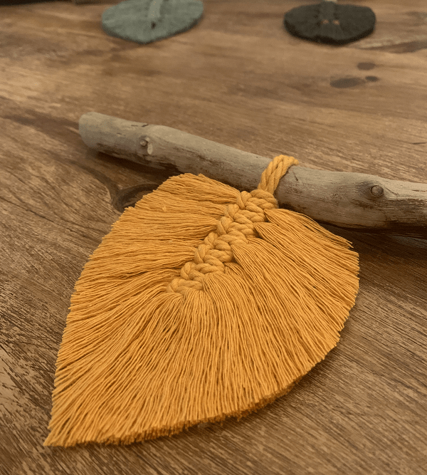 Hoja Macramé Pequeña Mostaza